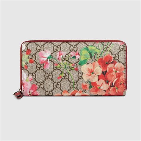 gucci wallet on a chain bloom|Gucci microguccissima wallet with strap.